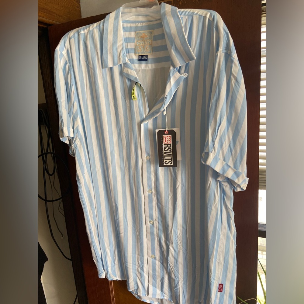 Short sleeve men’s button up.